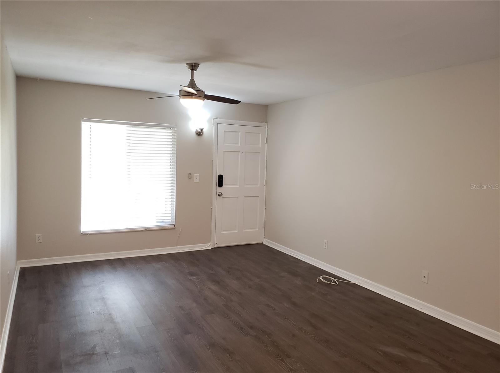 Image 2 of 21 For 3206 Azeele Street 219
