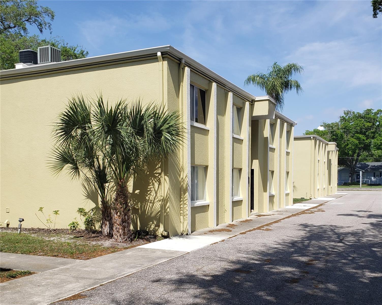 Image 20 of 21 For 3206 Azeele Street 219