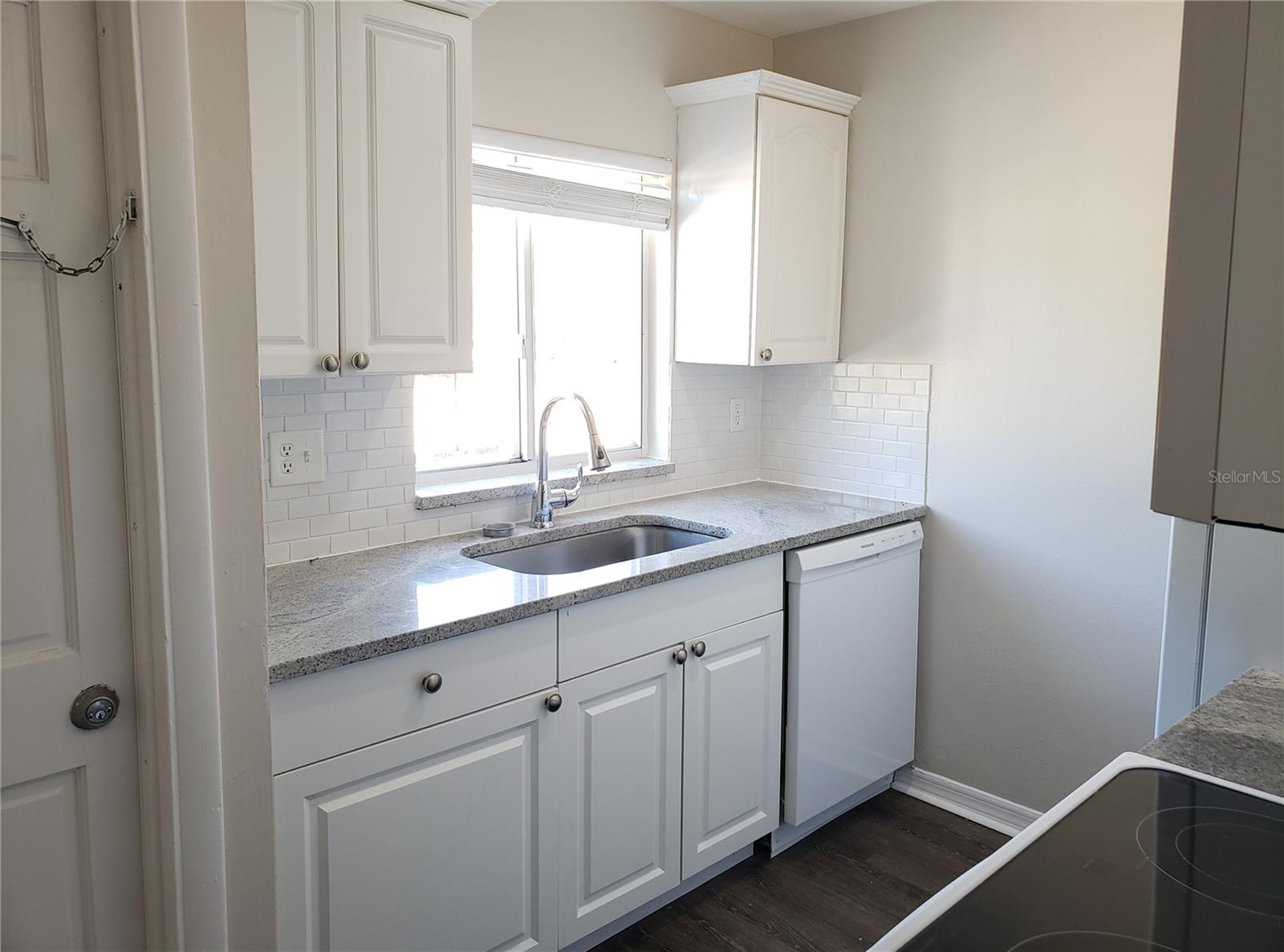 Image 4 of 21 For 3206 Azeele Street 219