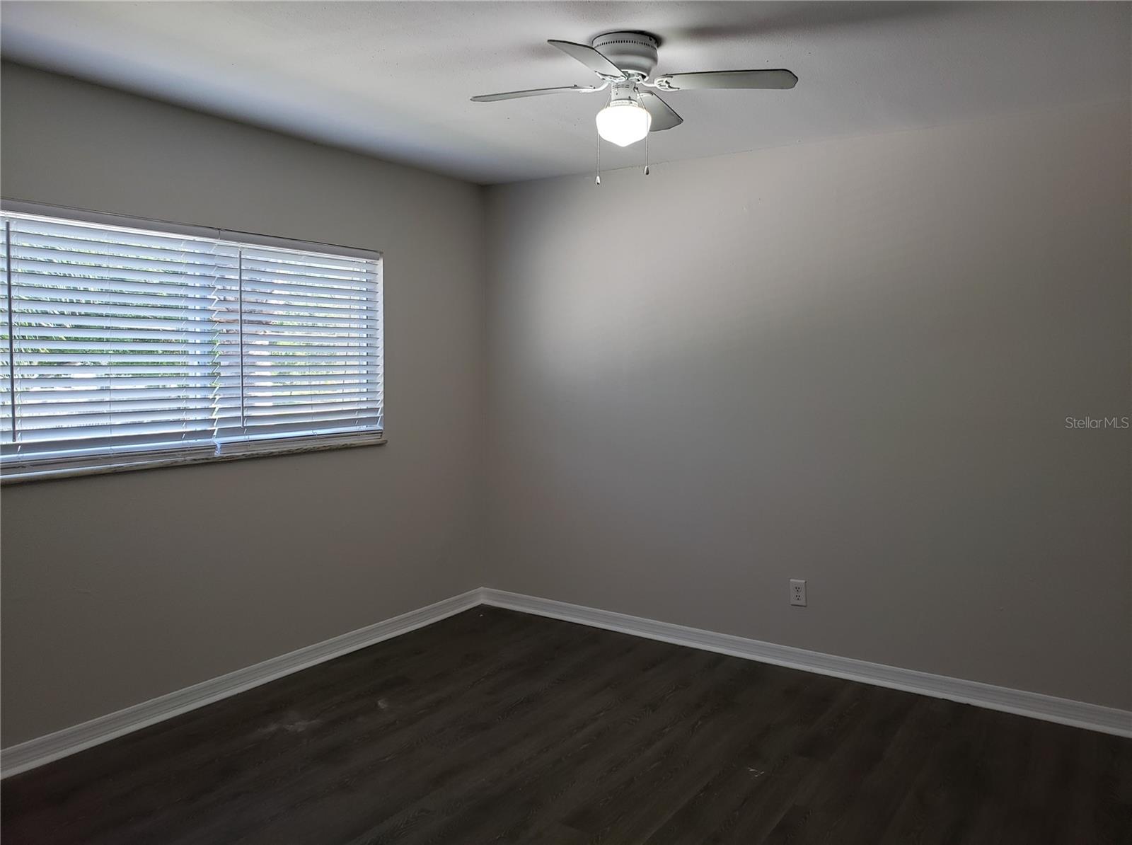 Image 8 of 21 For 3206 Azeele Street 219