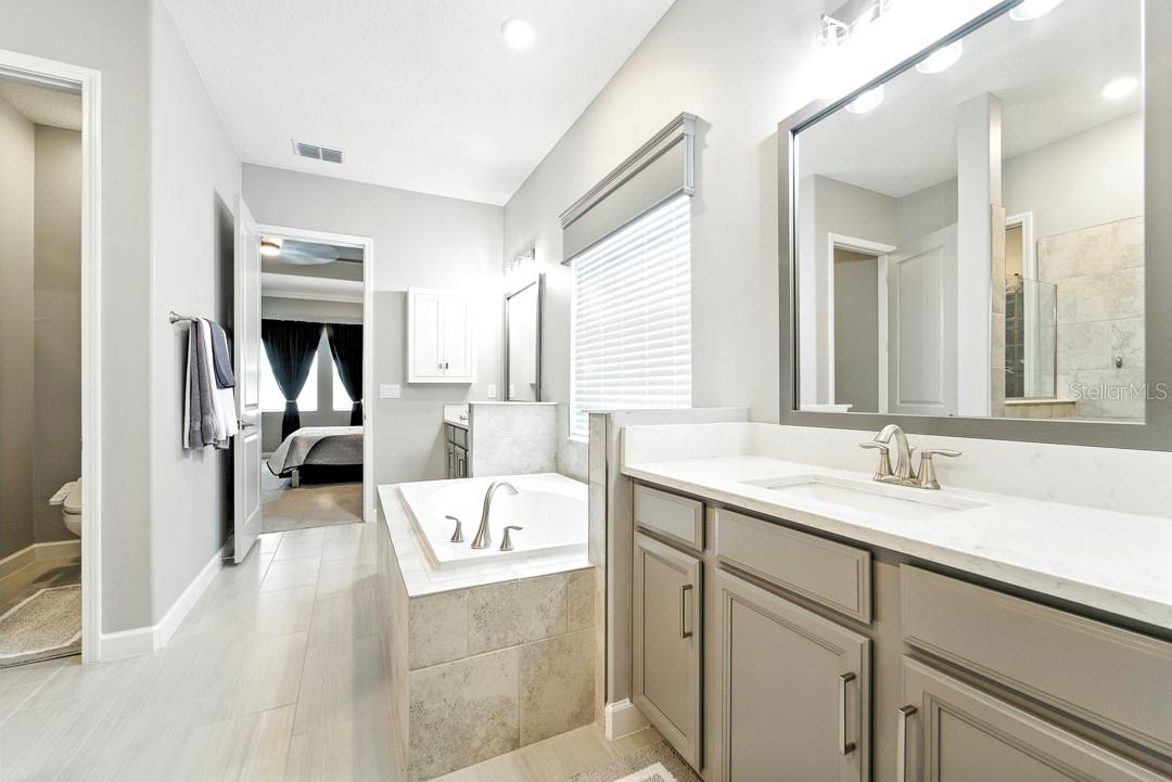 Image 33 of 71 For 10982 Banyan Breeze Boulevard