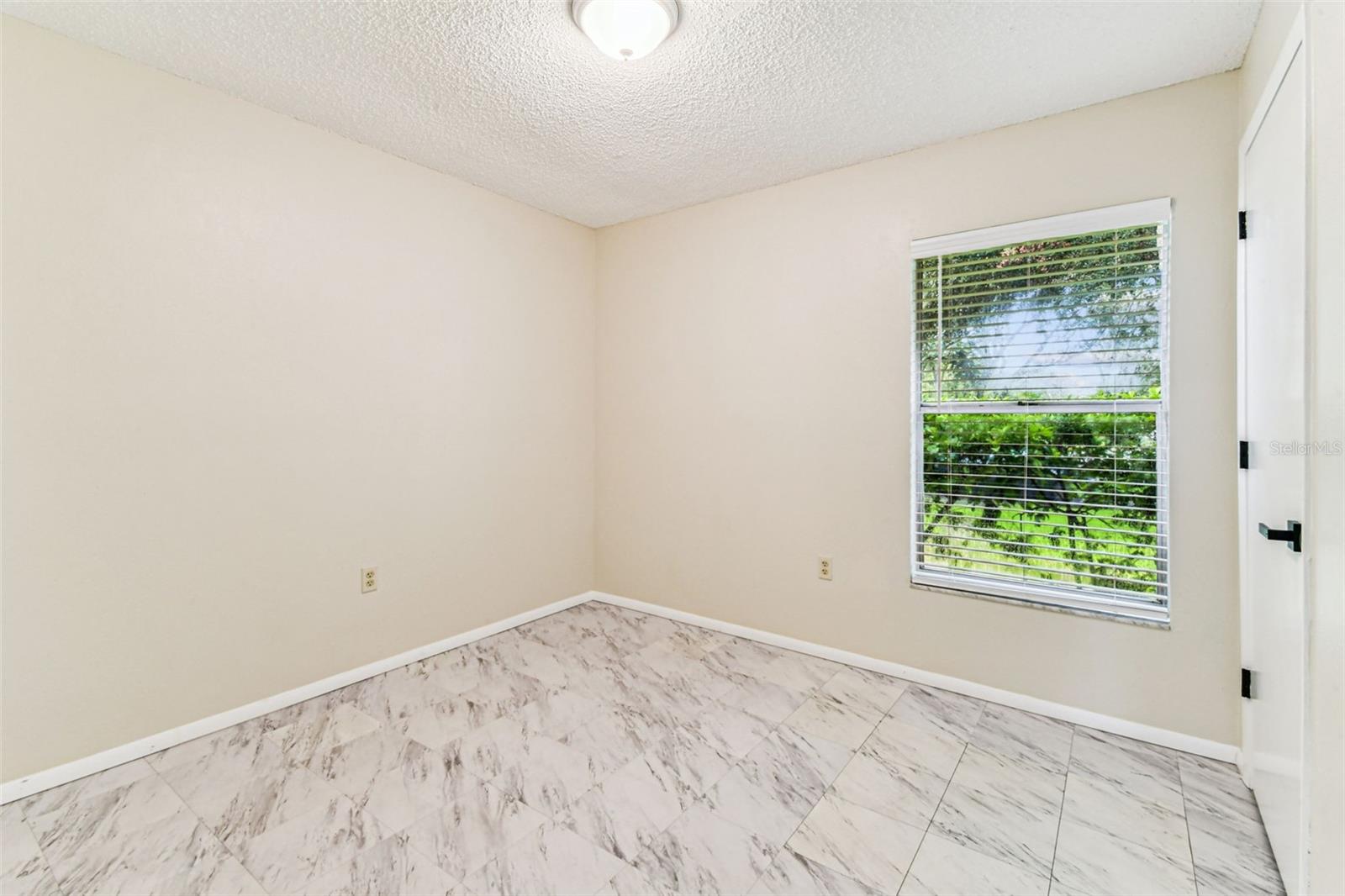 Image 18 of 73 For 6007 Calendar Court W