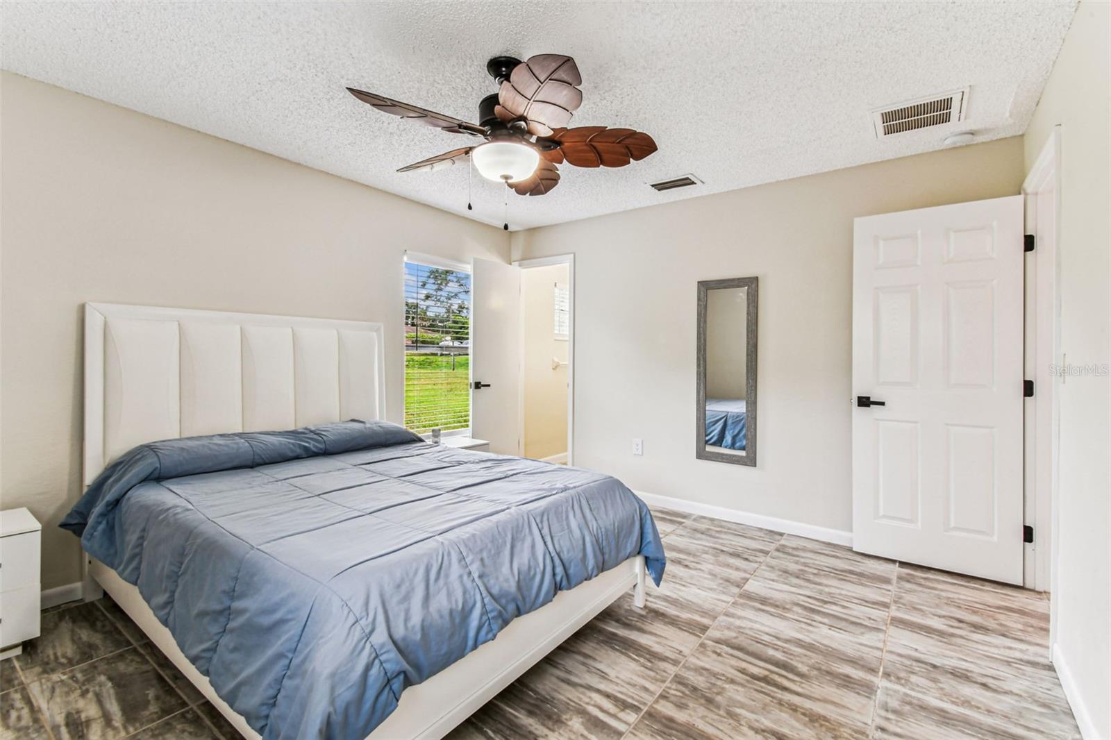 Image 25 of 73 For 6007 Calendar Court W