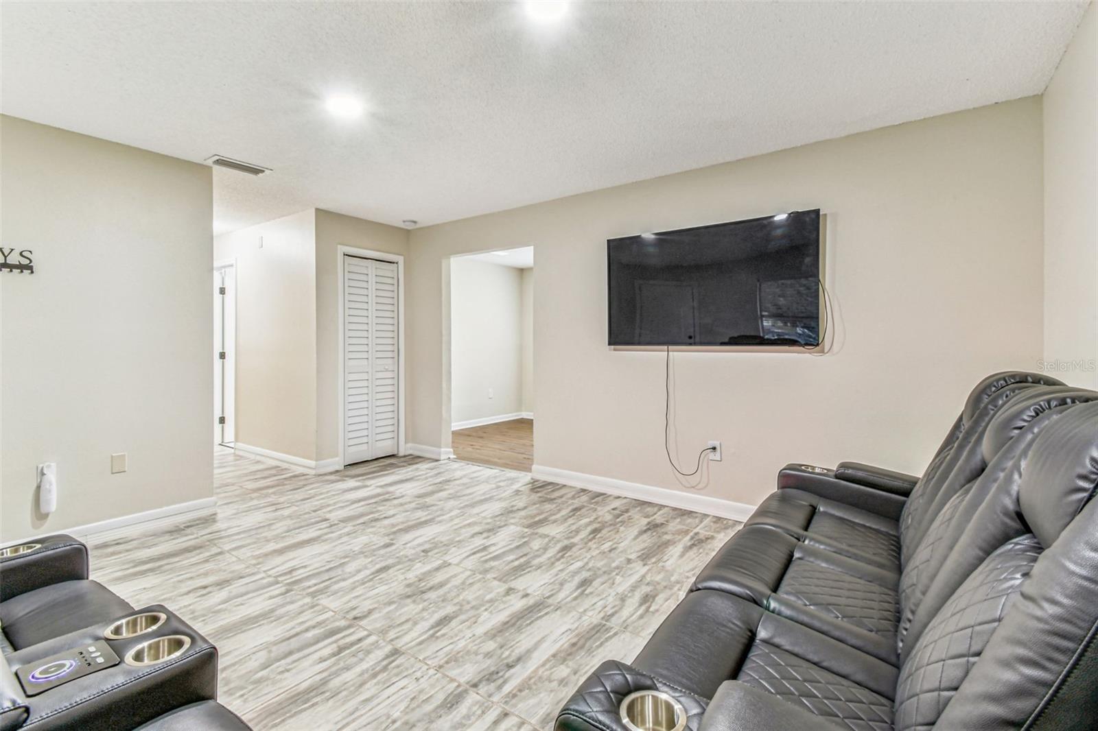 Image 31 of 73 For 6007 Calendar Court W