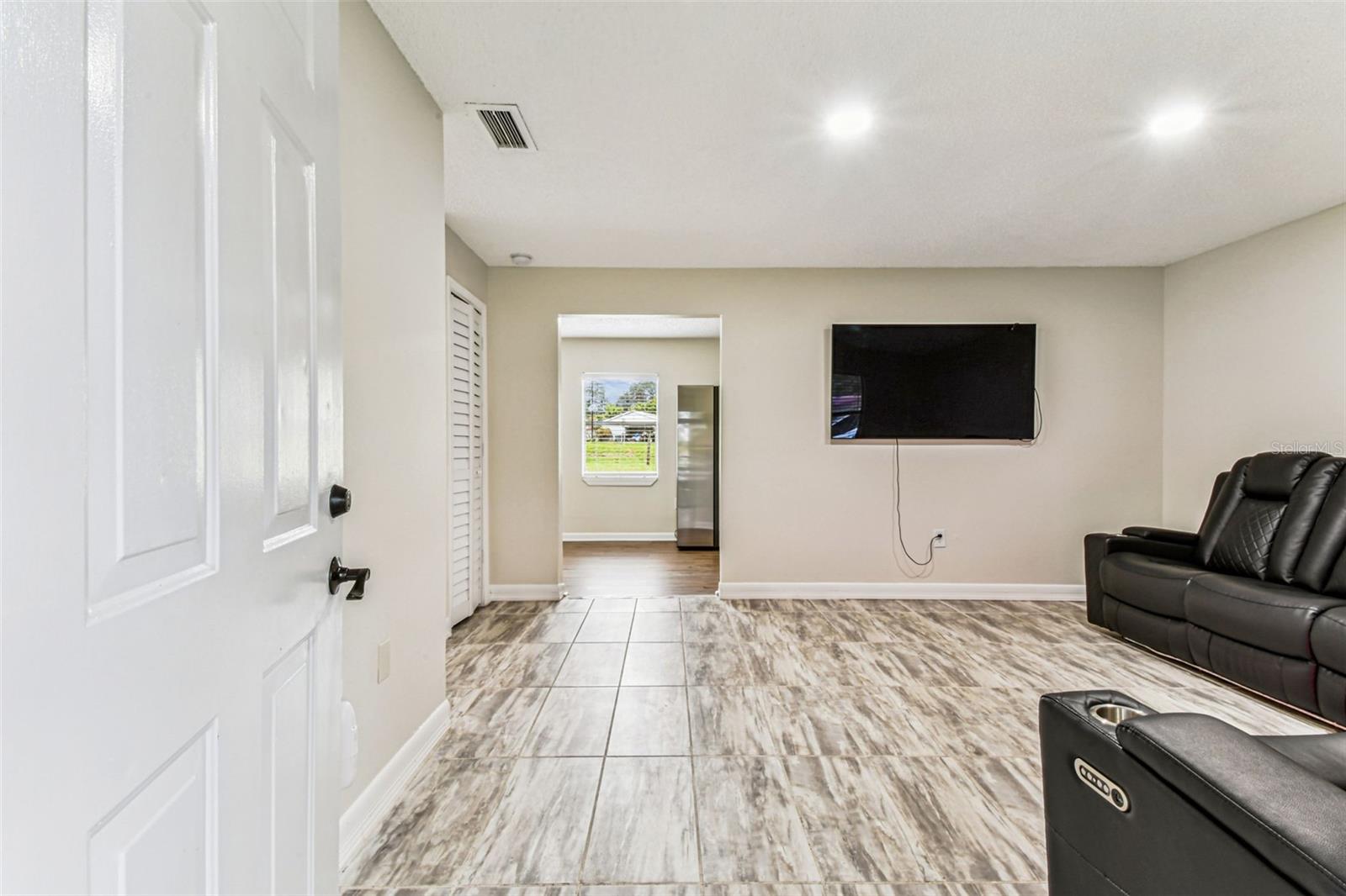 Image 8 of 73 For 6007 Calendar Court W