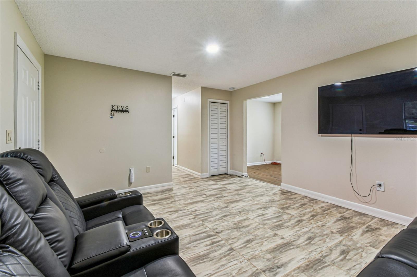 Image 9 of 73 For 6007 Calendar Court W