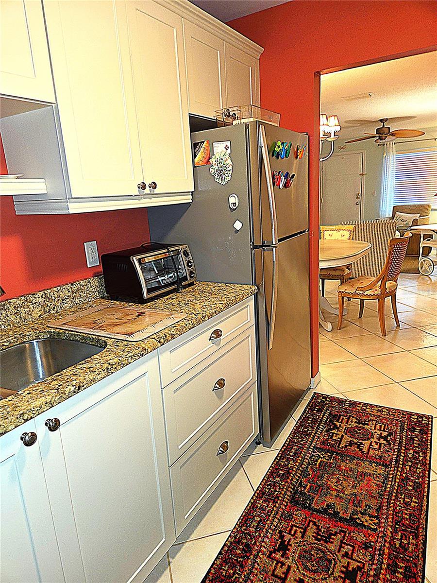 Listing photo id 10 for 2960 59th Street S 505