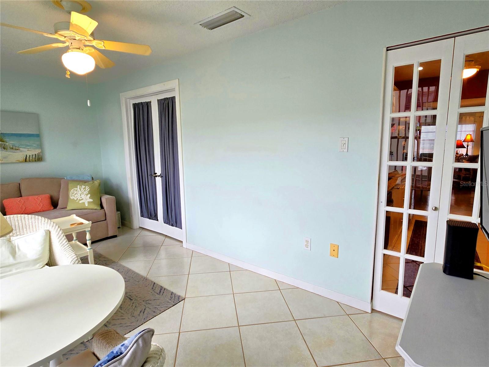 Listing photo id 16 for 2960 59th Street S 505