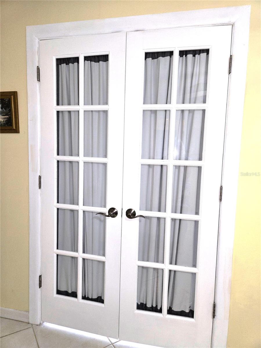 Listing photo id 17 for 2960 59th Street S 505