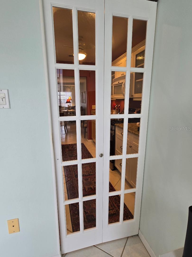 Listing photo id 18 for 2960 59th Street S 505