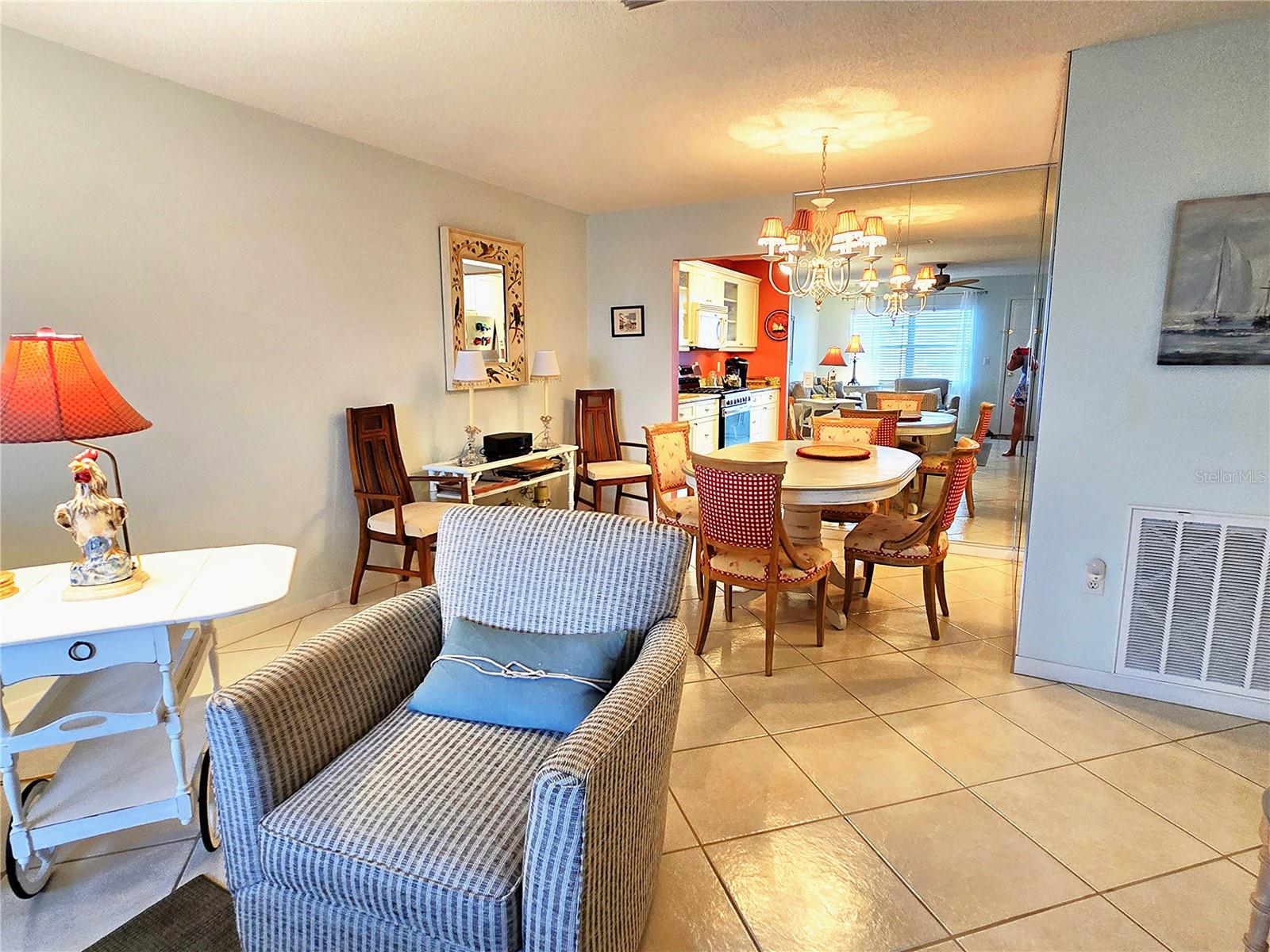 Listing photo id 4 for 2960 59th Street S 505