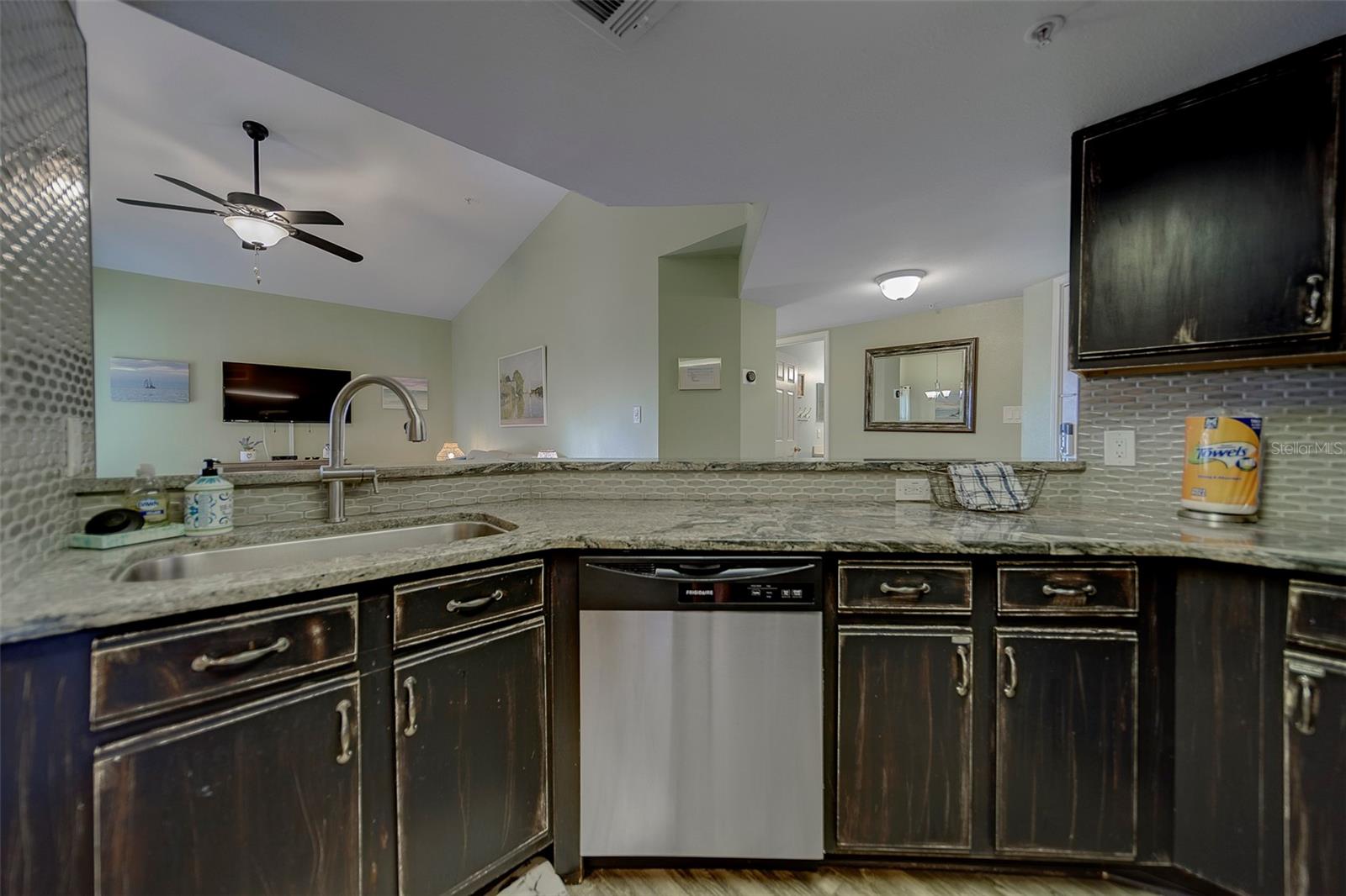 Image 11 of 65 For 1238 Missouri Avenue 108