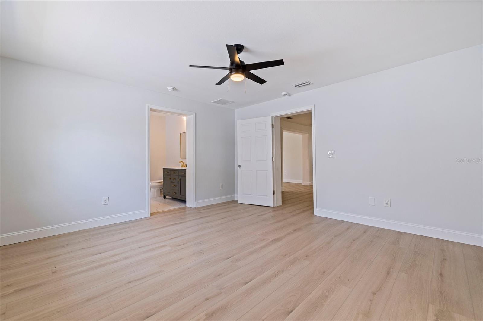 Image 11 of 19 For 934 41st Avenue Ne