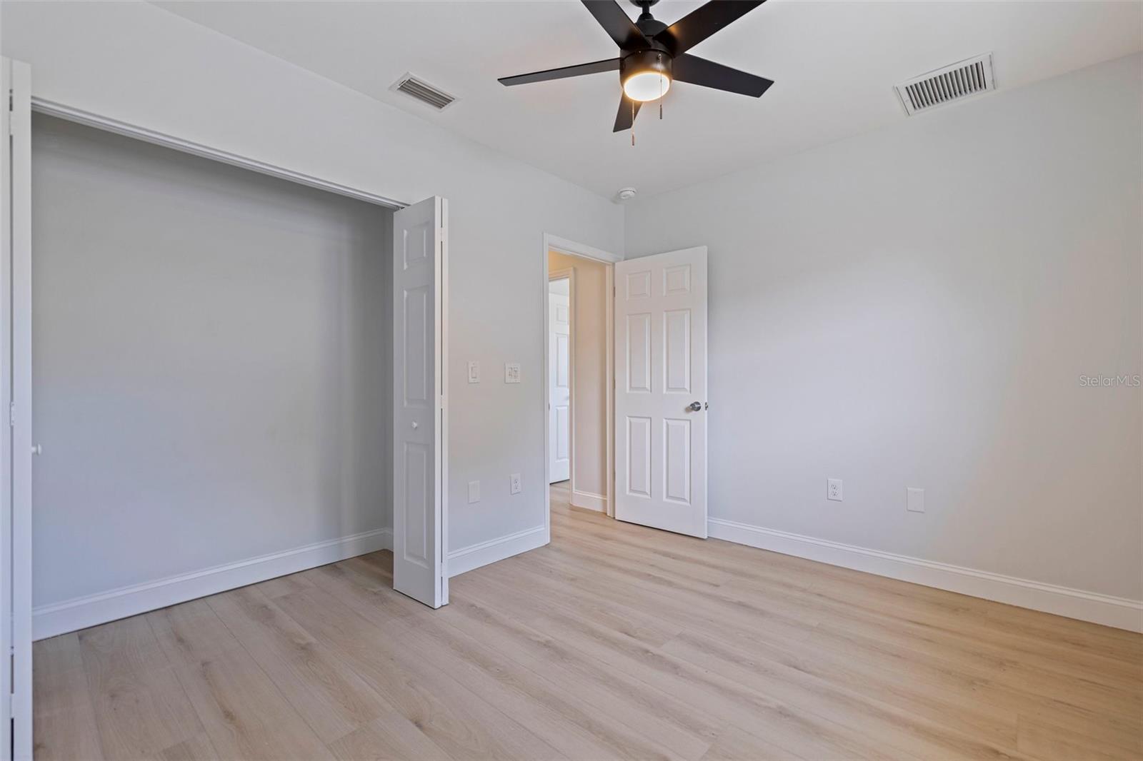 Image 13 of 19 For 934 41st Avenue Ne