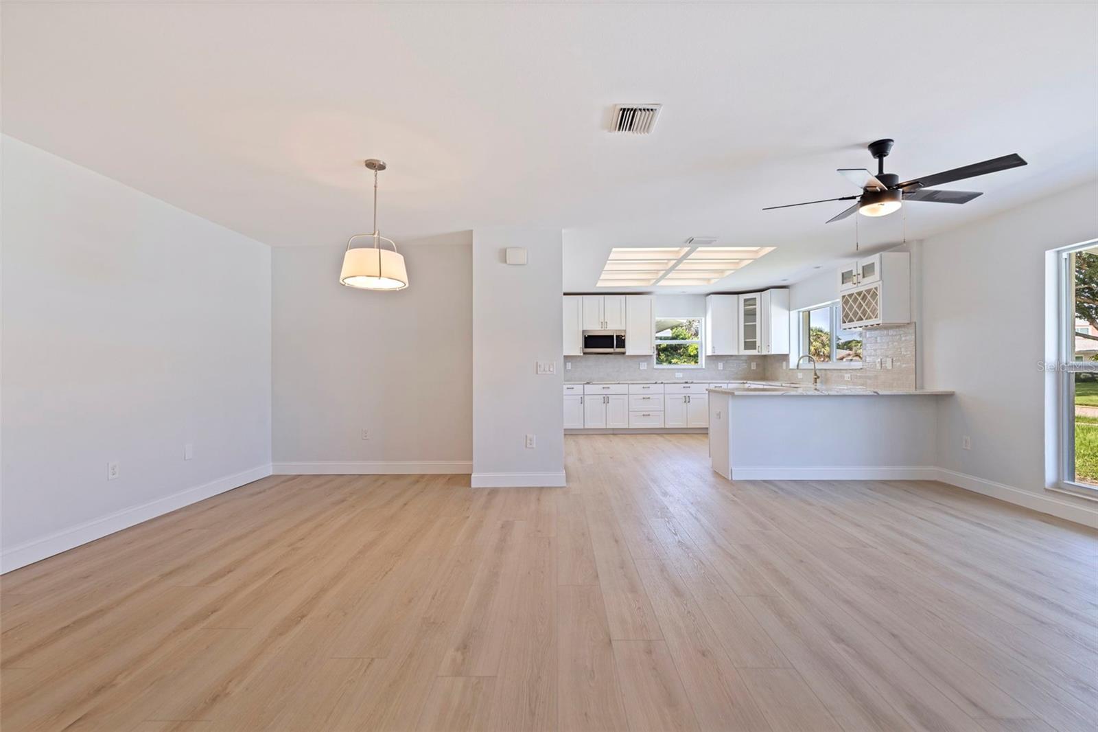 Image 4 of 19 For 934 41st Avenue Ne