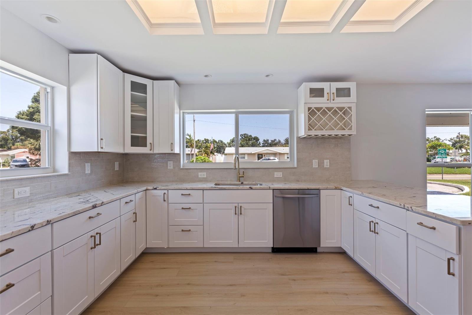 Image 6 of 19 For 934 41st Avenue Ne