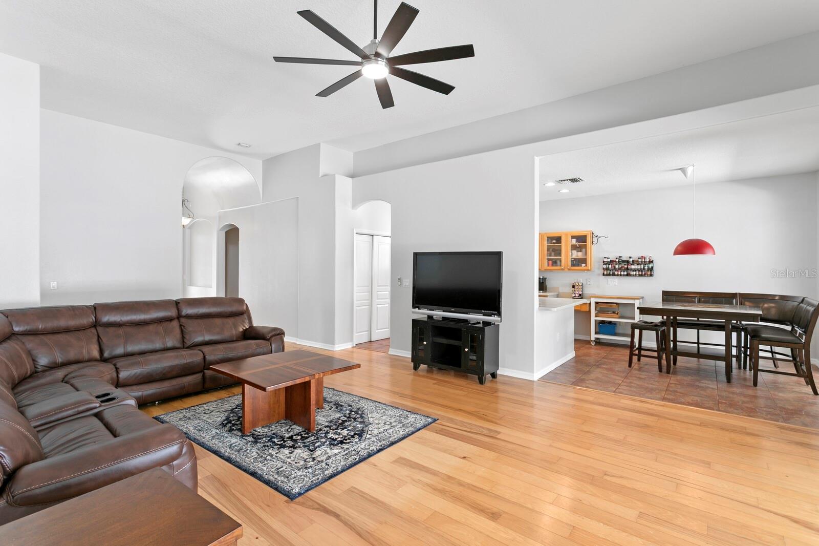 Image 10 of 70 For 8504 Goldfinch Court