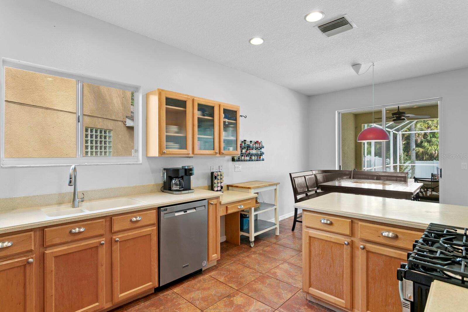 Image 16 of 70 For 8504 Goldfinch Court