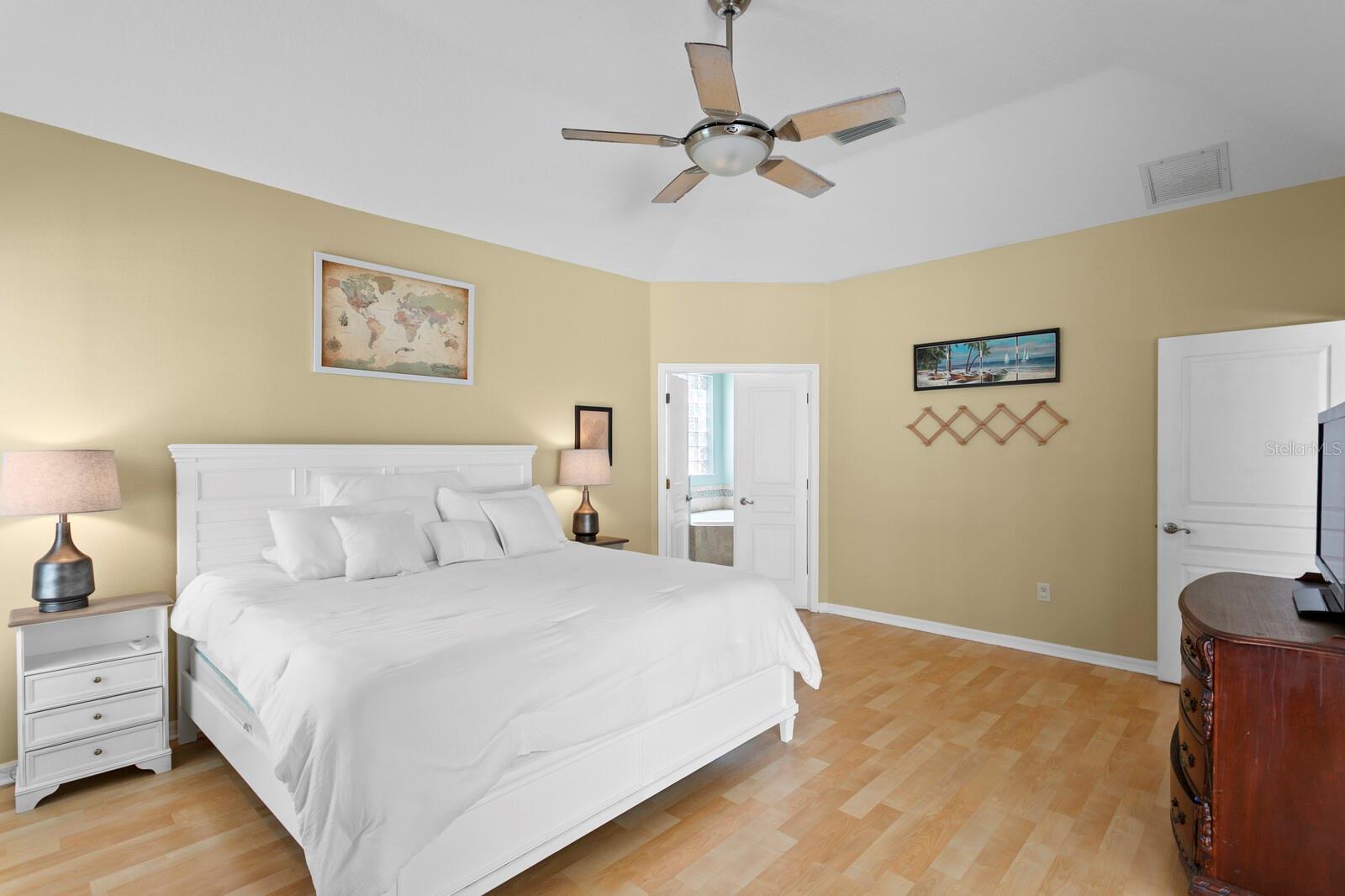 Image 20 of 70 For 8504 Goldfinch Court