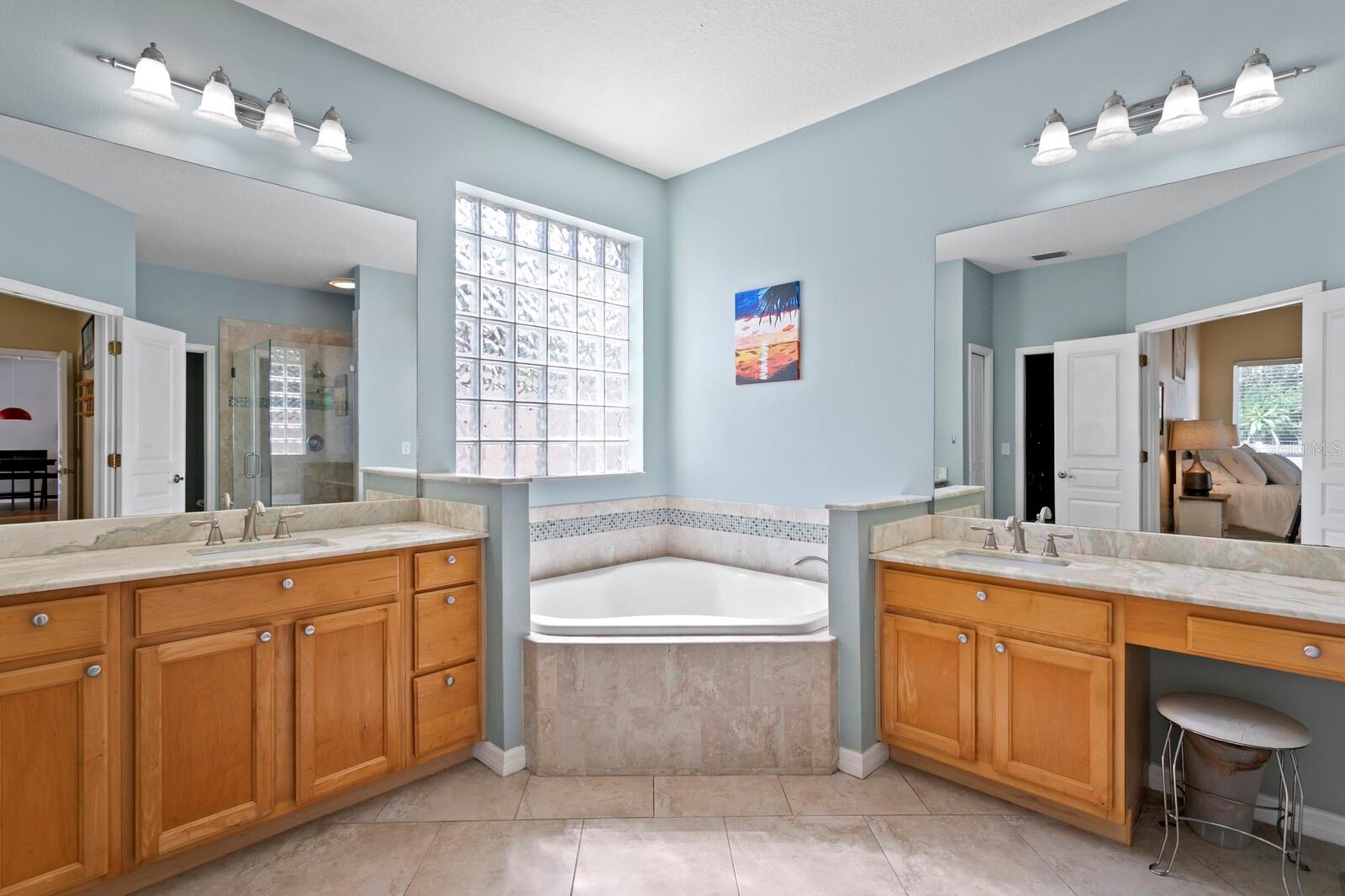 Image 21 of 70 For 8504 Goldfinch Court