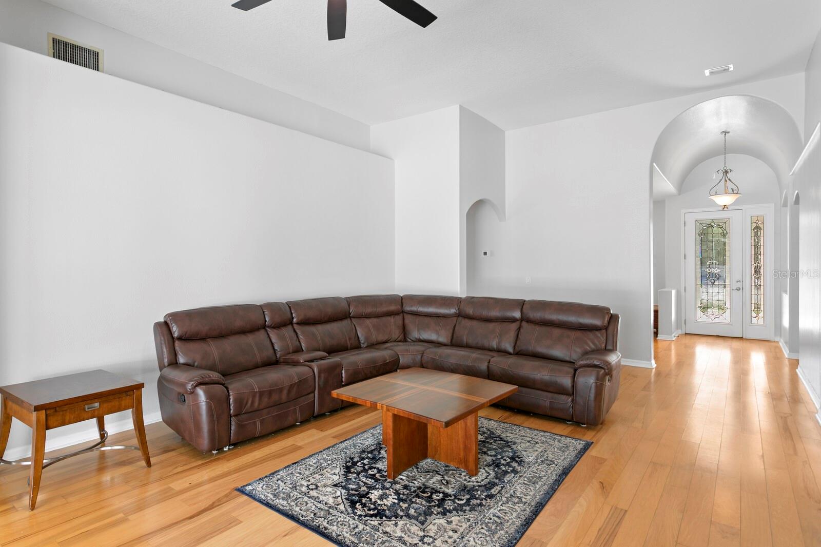 Image 9 of 70 For 8504 Goldfinch Court