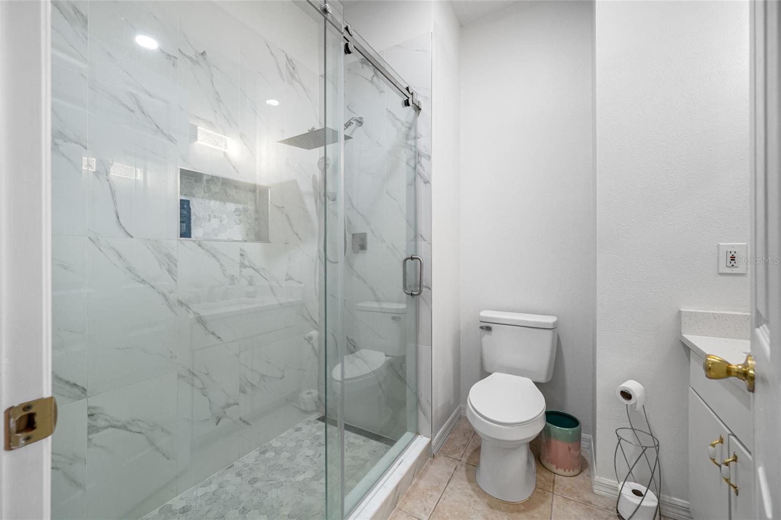 Listing photo id 9 for 4608 Whispering Wind Avenue