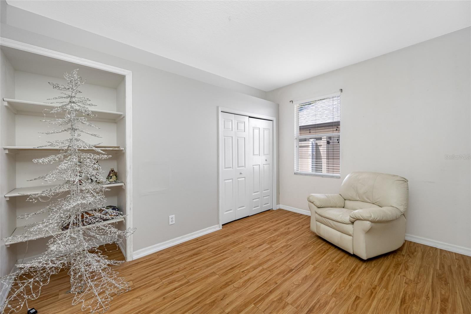 Listing photo id 13 for 4608 Whispering Wind Avenue