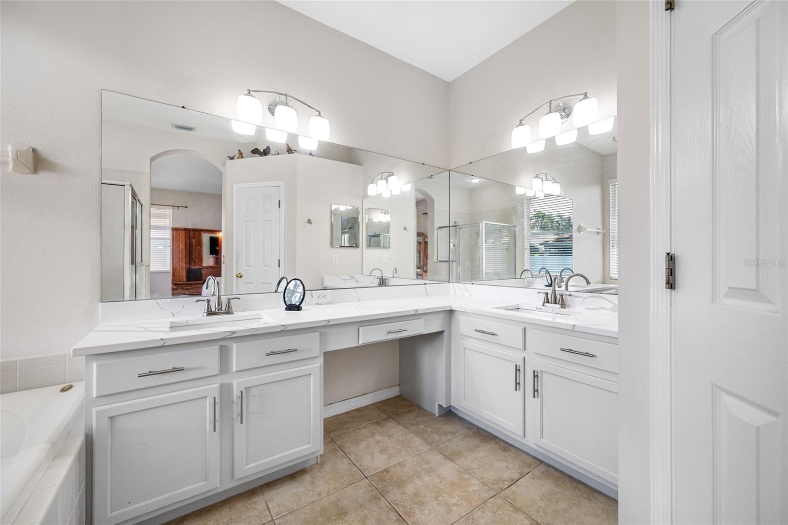 Listing photo id 18 for 4608 Whispering Wind Avenue