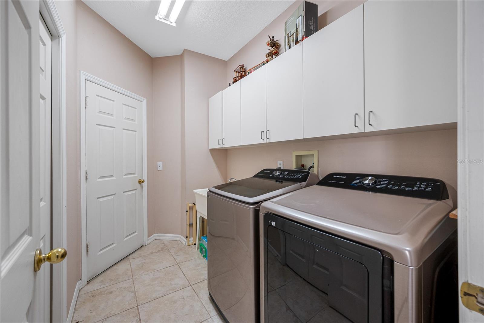 Listing photo id 22 for 4608 Whispering Wind Avenue