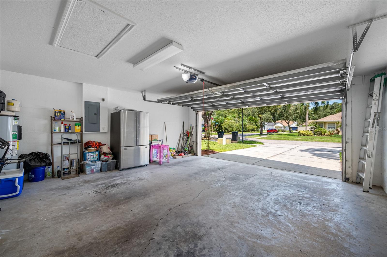 Listing photo id 31 for 4608 Whispering Wind Avenue