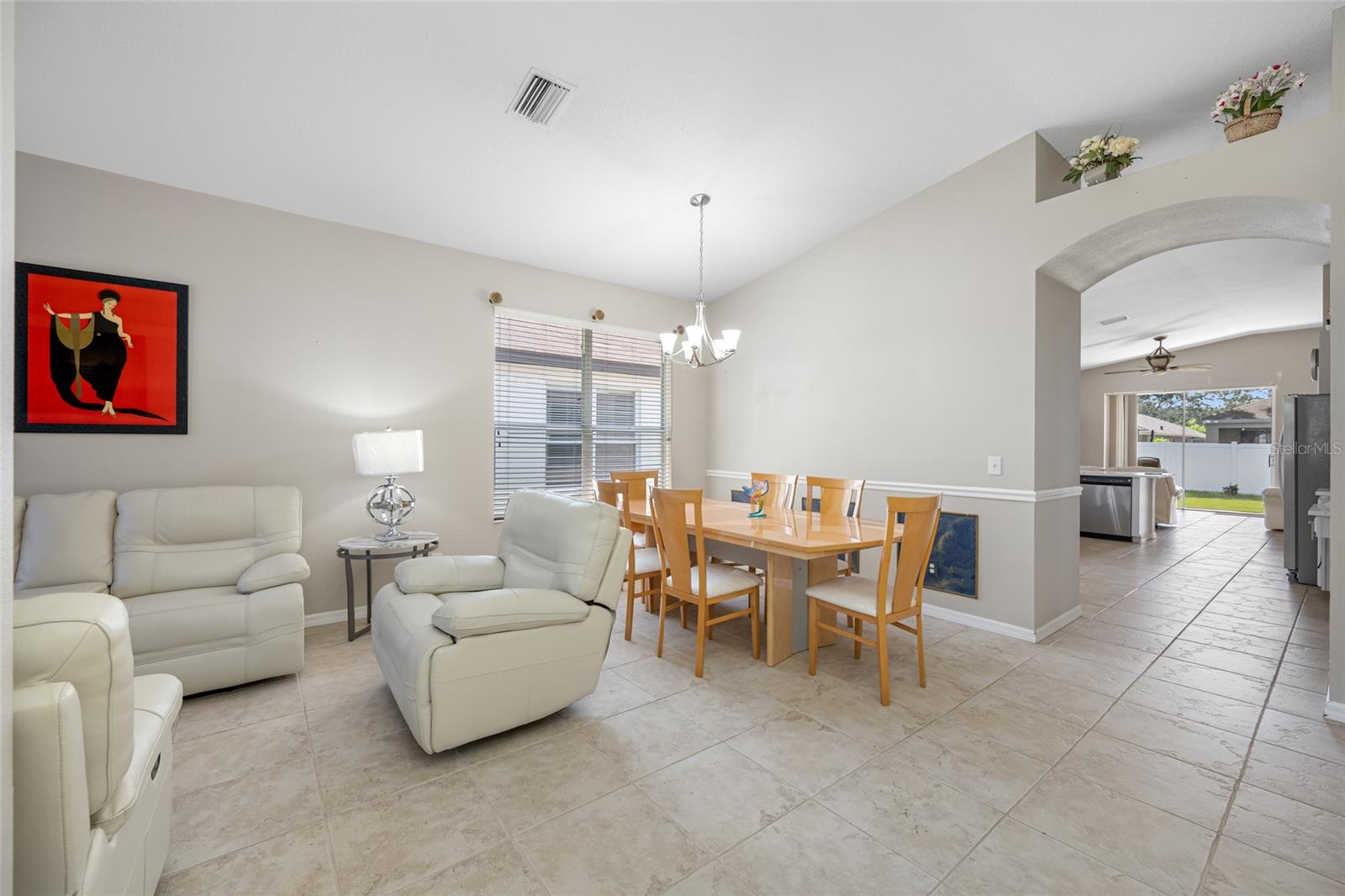 Listing photo id 3 for 4608 Whispering Wind Avenue