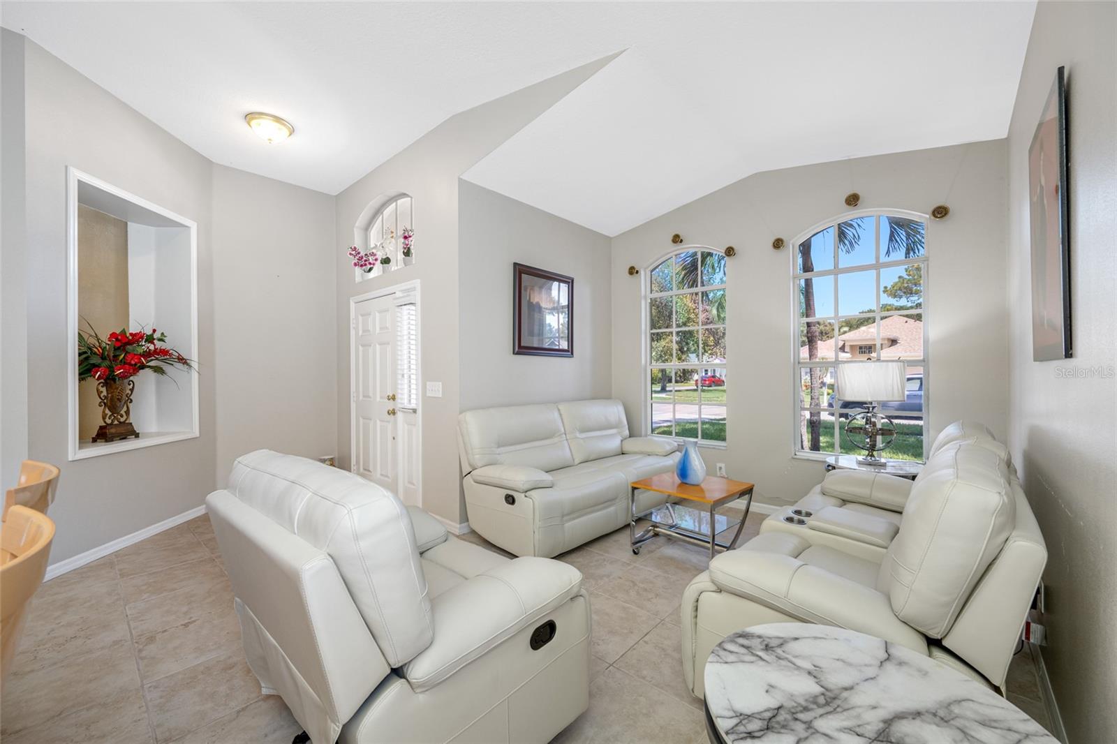 Listing photo id 4 for 4608 Whispering Wind Avenue
