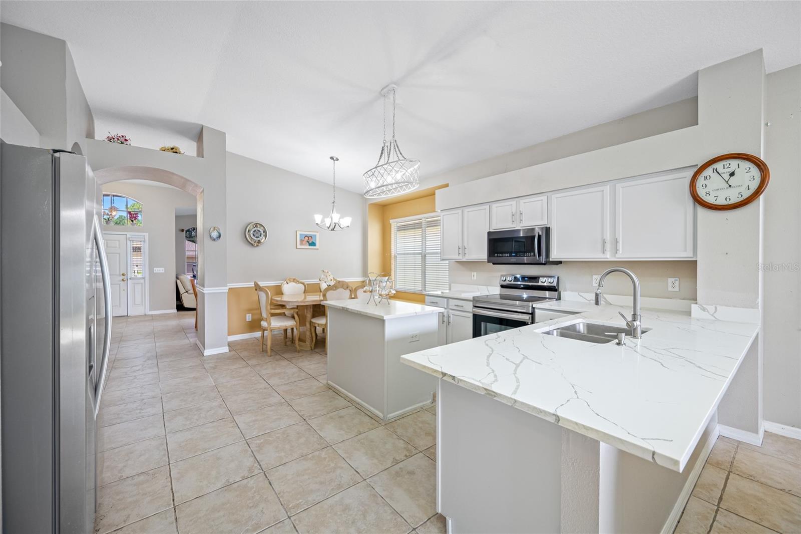 Listing photo id 6 for 4608 Whispering Wind Avenue