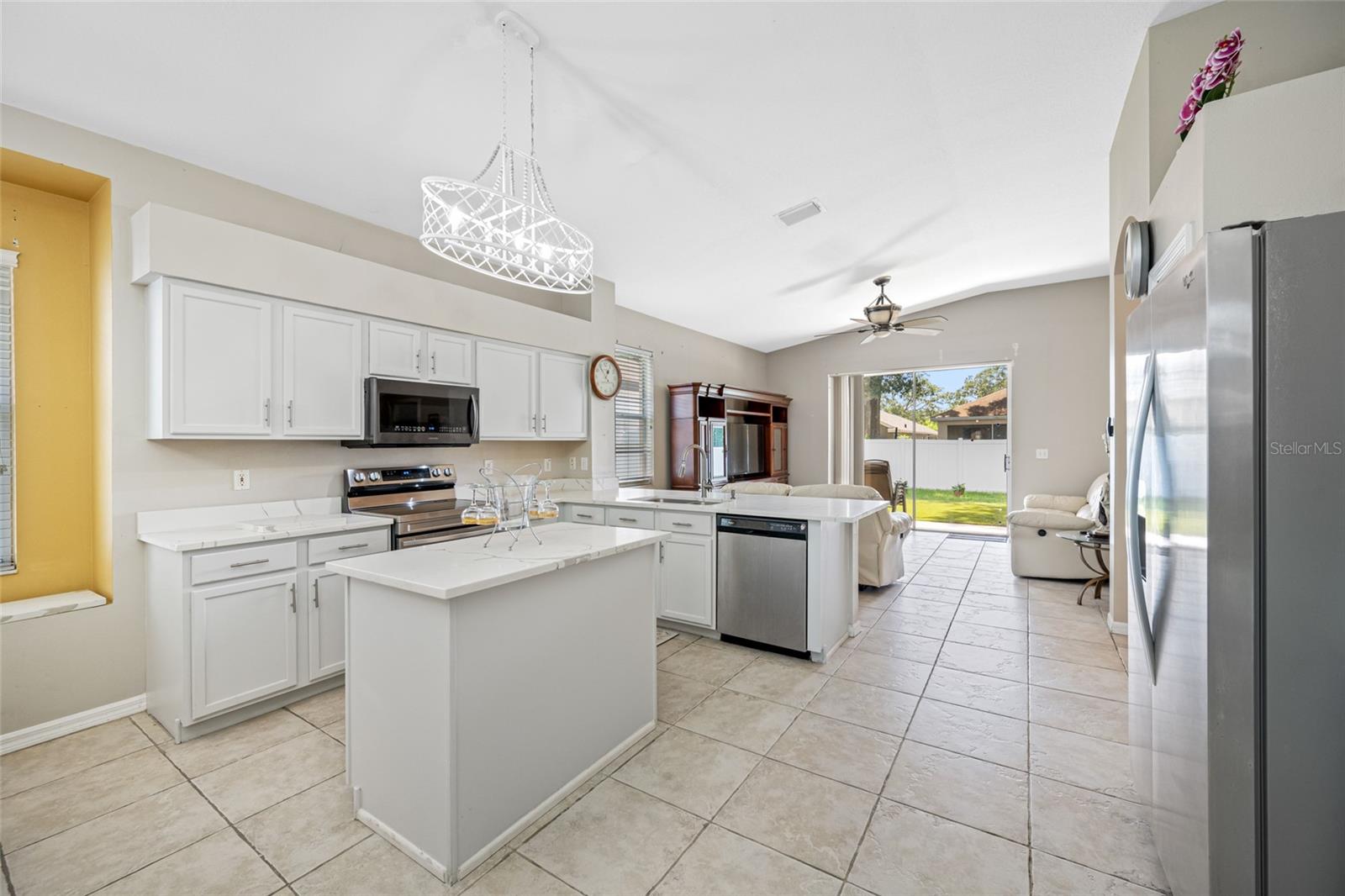 Listing photo id 7 for 4608 Whispering Wind Avenue