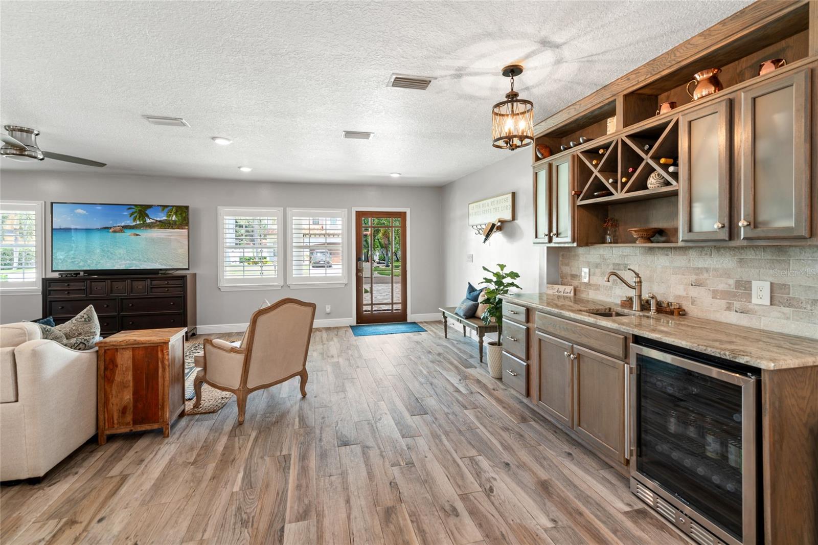 Image 14 of 45 For 3906 De Leon Street