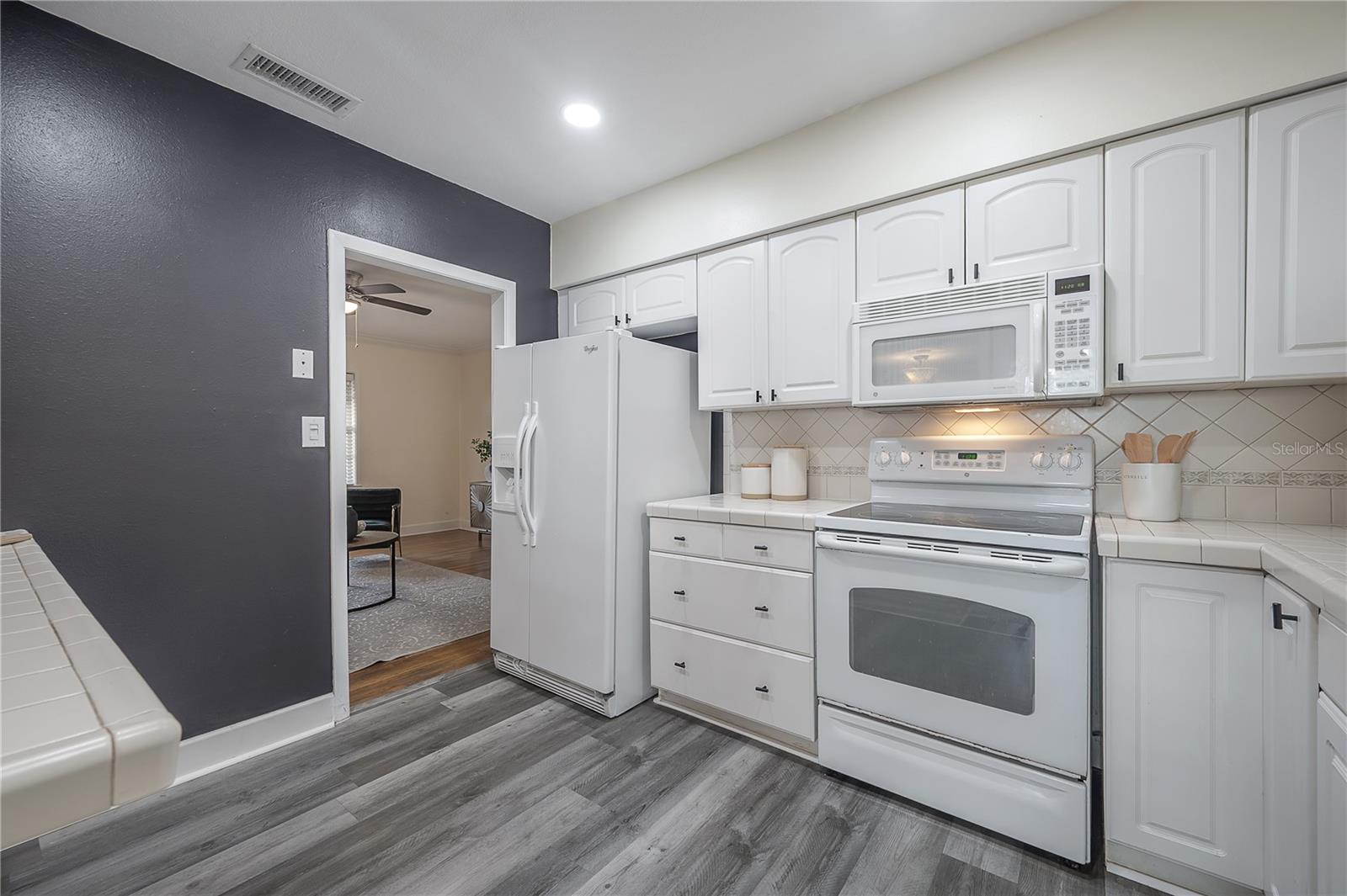 Image 15 of 41 For 1211 Park Circle