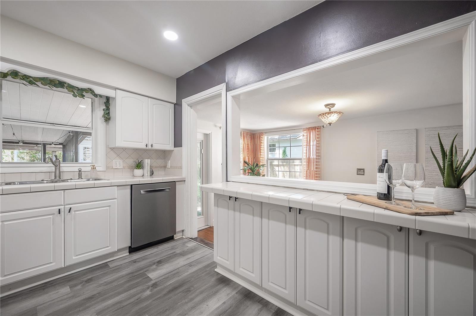 Image 18 of 41 For 1211 Park Circle