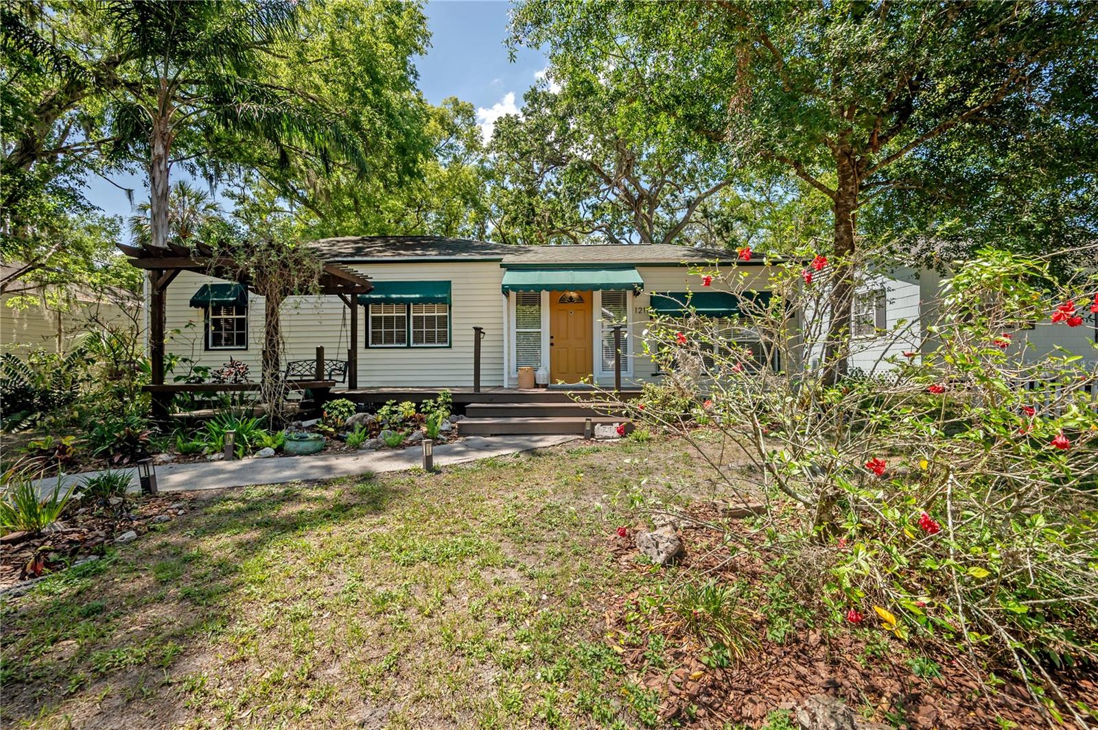Image 3 of 41 For 1211 Park Circle