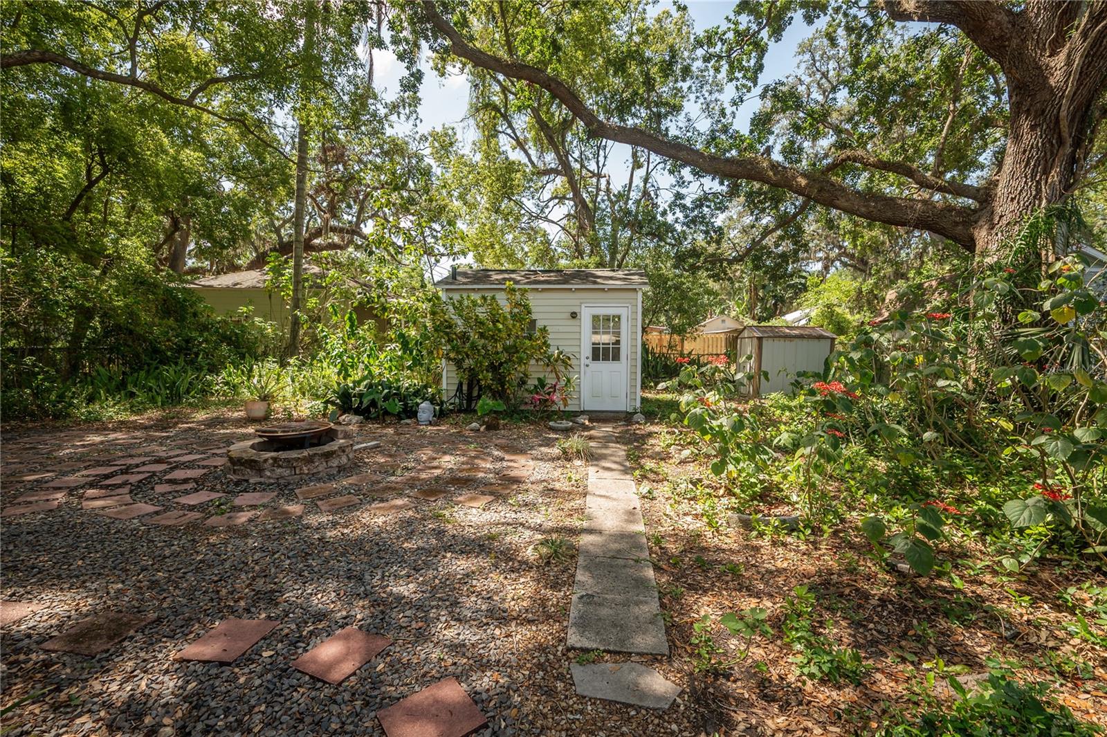 Image 37 of 41 For 1211 Park Circle
