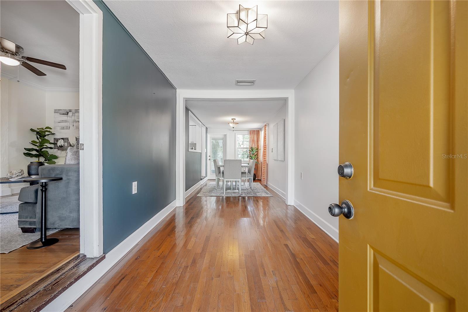 Image 8 of 41 For 1211 Park Circle
