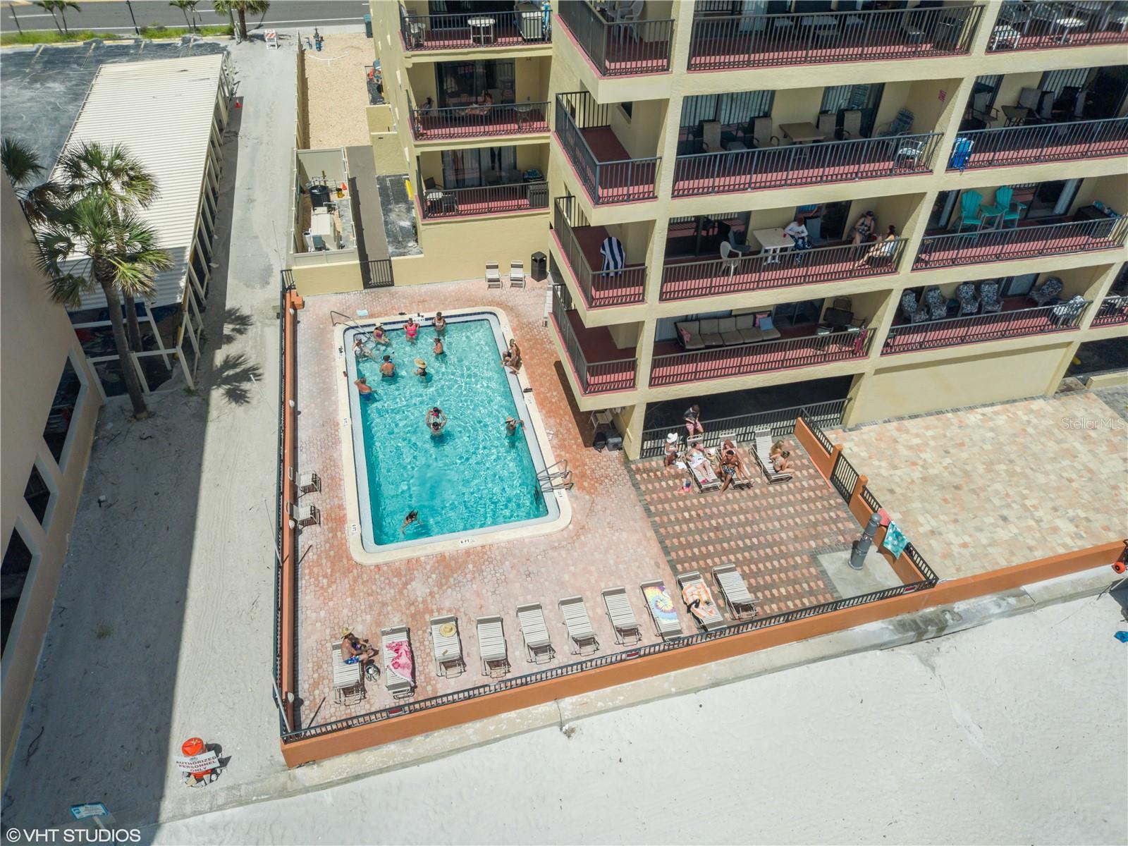 Image 18 of 27 For 14710 Gulf Boulevard 204