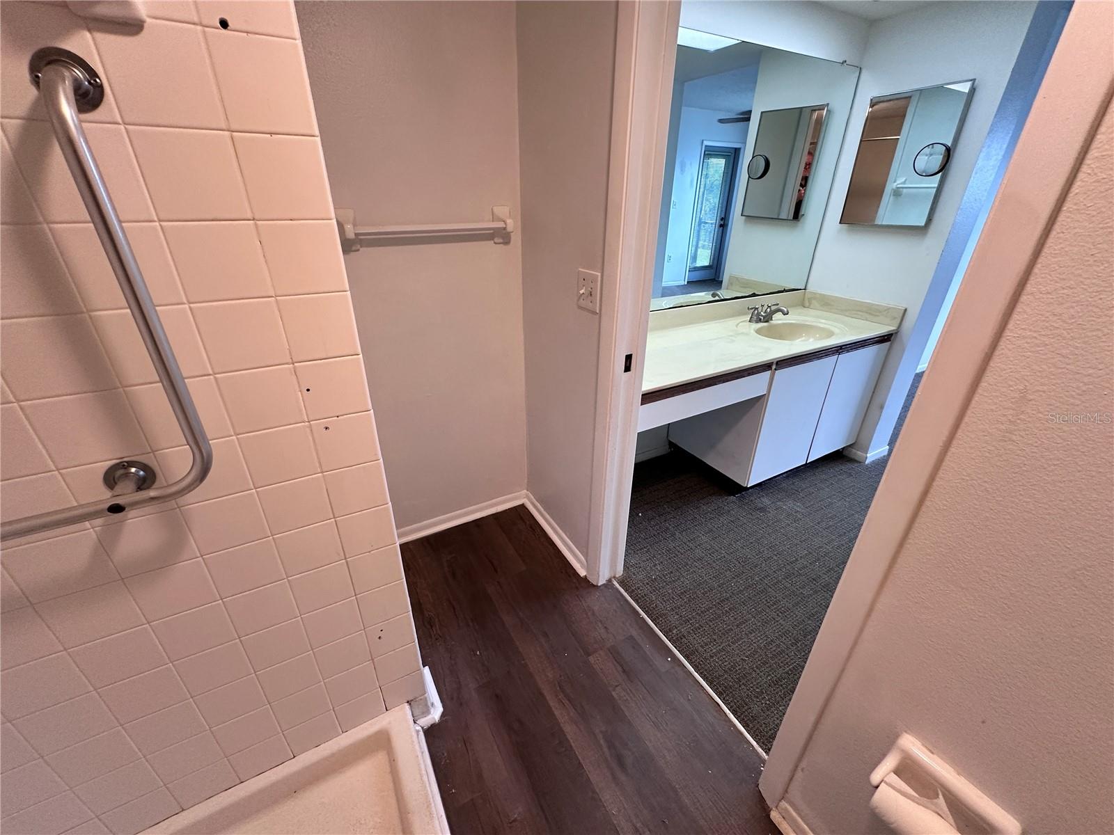 Image 11 of 36 For 1332 Pasadena Avenue S 102
