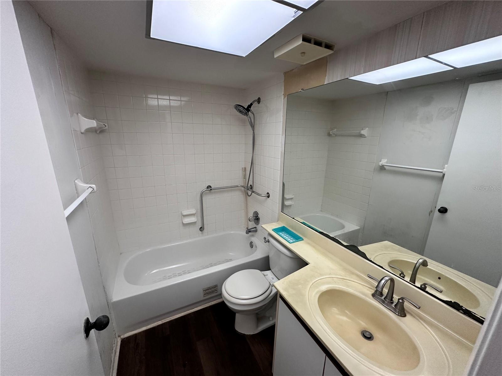 Image 13 of 36 For 1332 Pasadena Avenue S 102