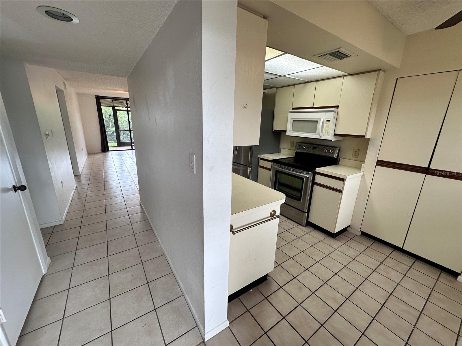 Image 3 of 36 For 1332 Pasadena Avenue S 102