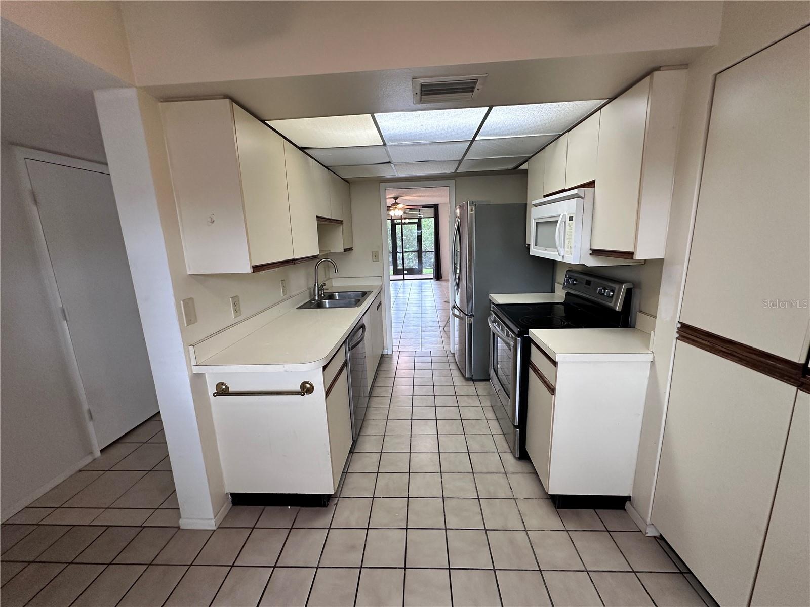 Image 6 of 36 For 1332 Pasadena Avenue S 102