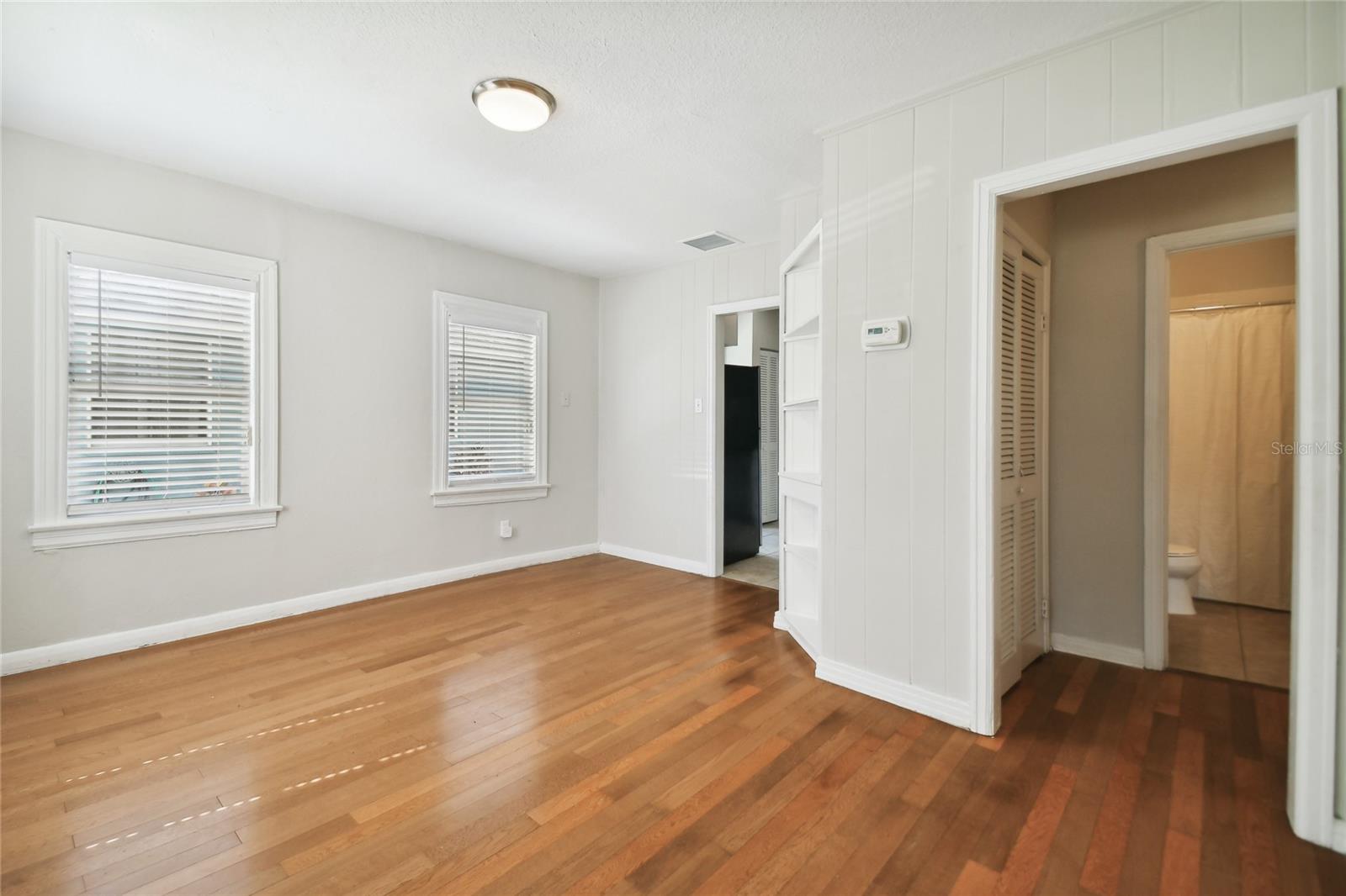 Image 6 of 40 For 308 Gomez Avenue
