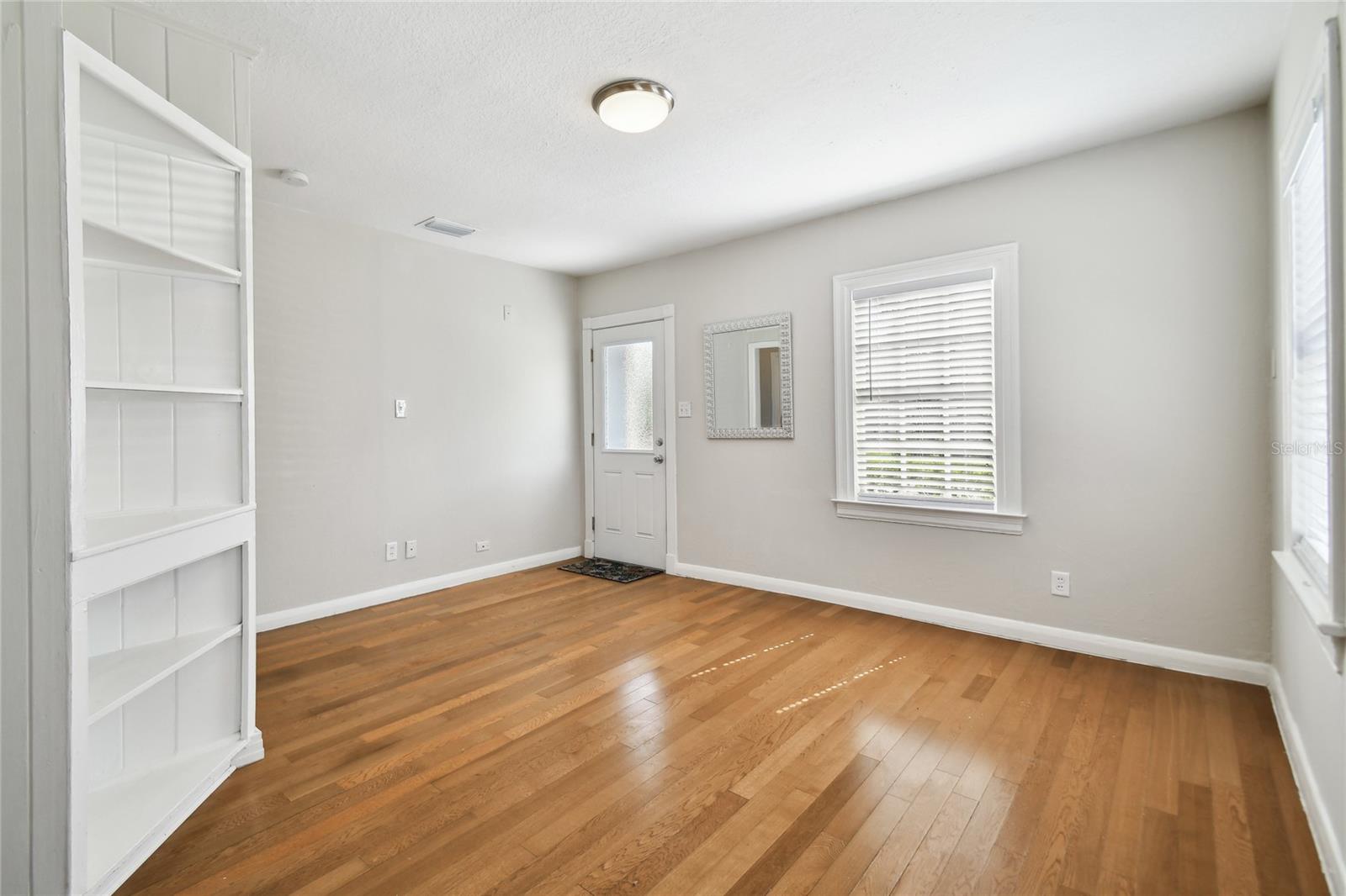 Image 7 of 40 For 308 Gomez Avenue