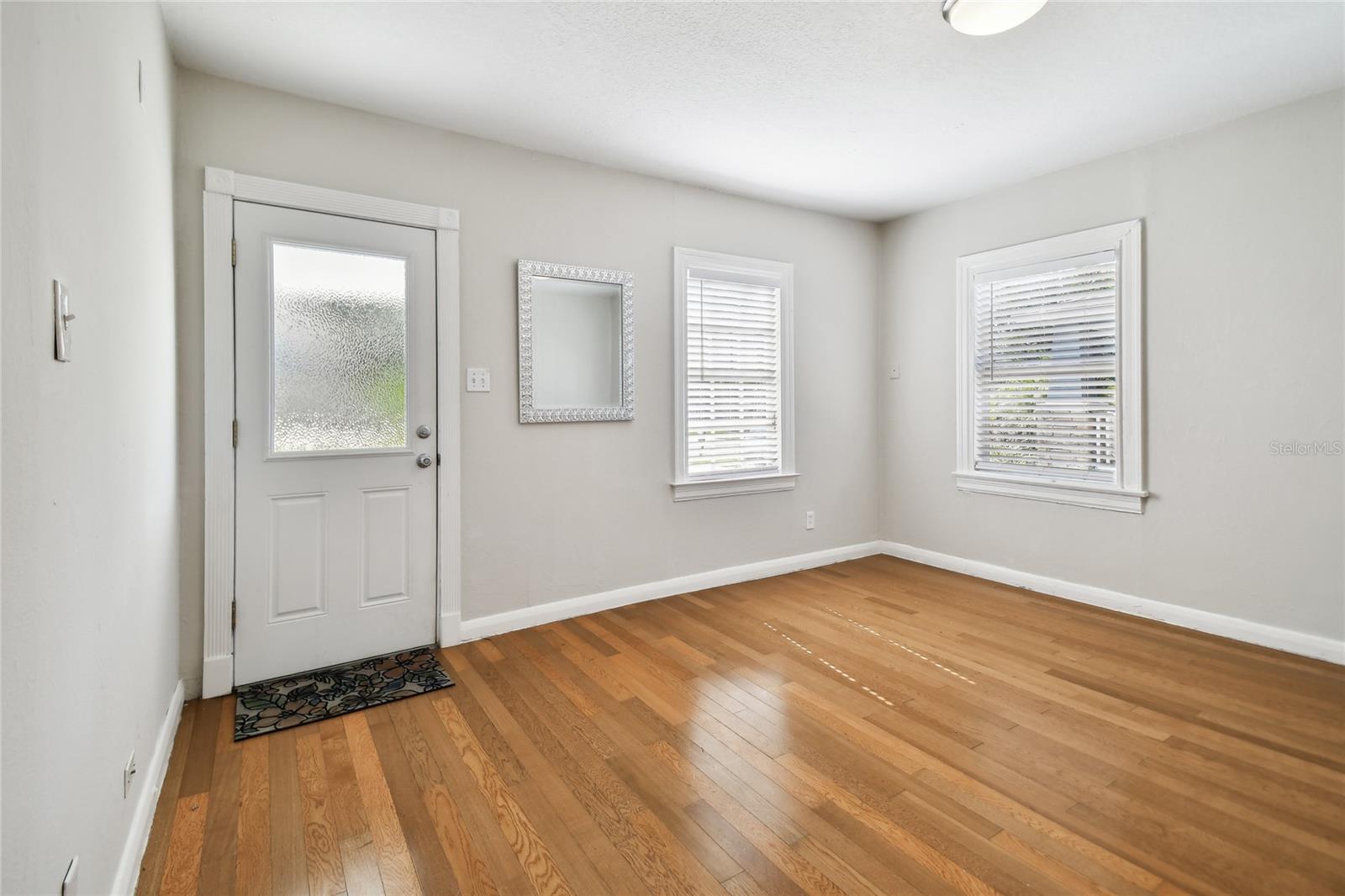 Image 8 of 40 For 308 Gomez Avenue