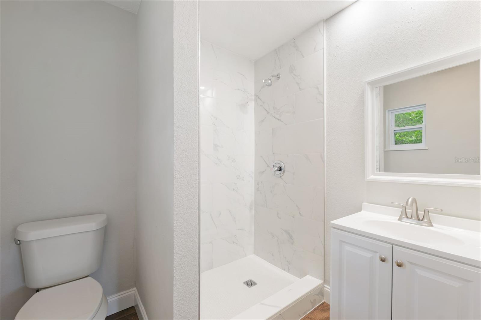 Image 16 of 41 For 18350 Oaklawn Drive