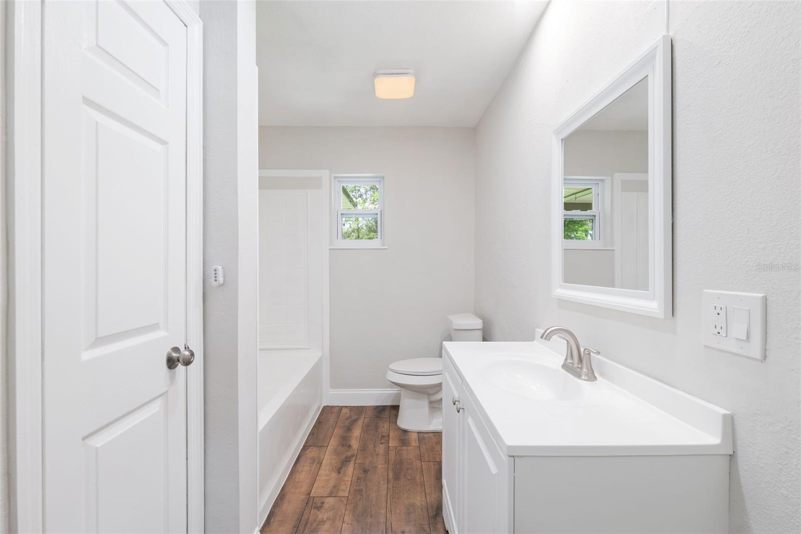 Image 21 of 41 For 18350 Oaklawn Drive